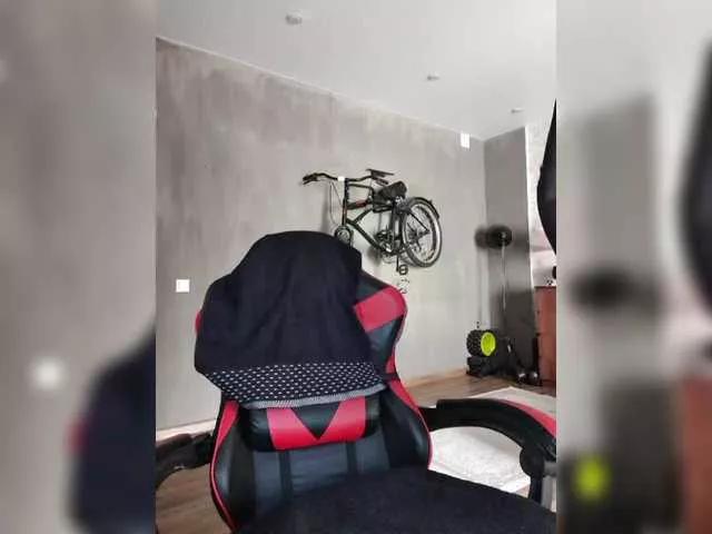 Offline a-squirter on BongaCams