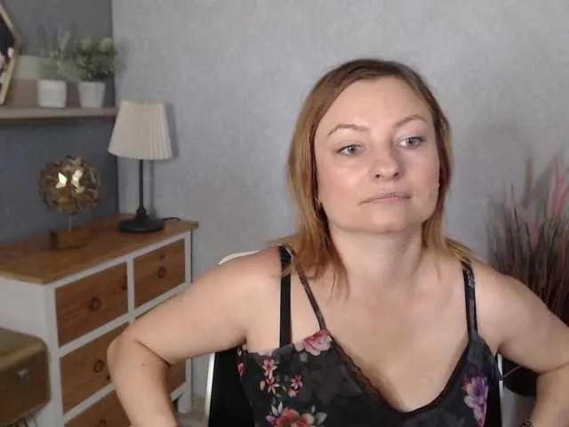 Offline angelaLove13 on BongaCams