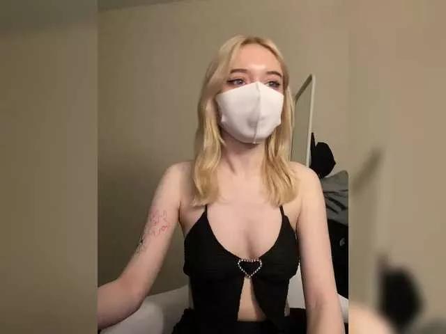 Offline BabyRoro on BongaCams