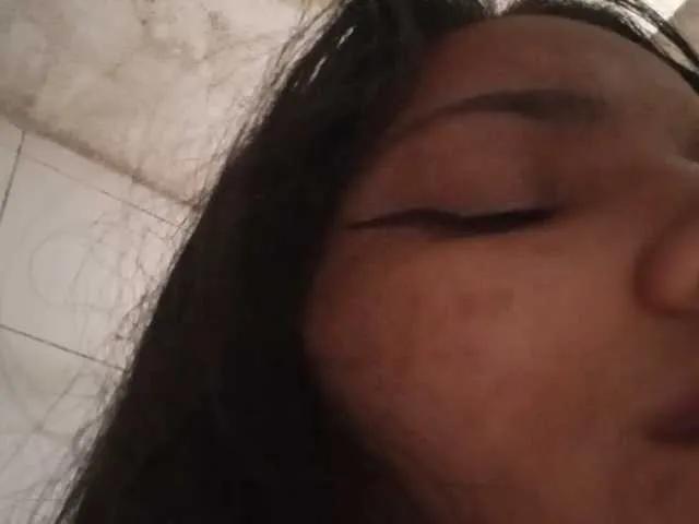 Freechat Bombonzin on BongaCams