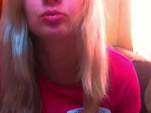 Freechat BustyBlondy on BongaCams