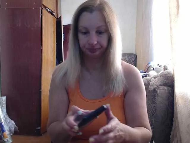 Freechat BustyBlondy on BongaCams