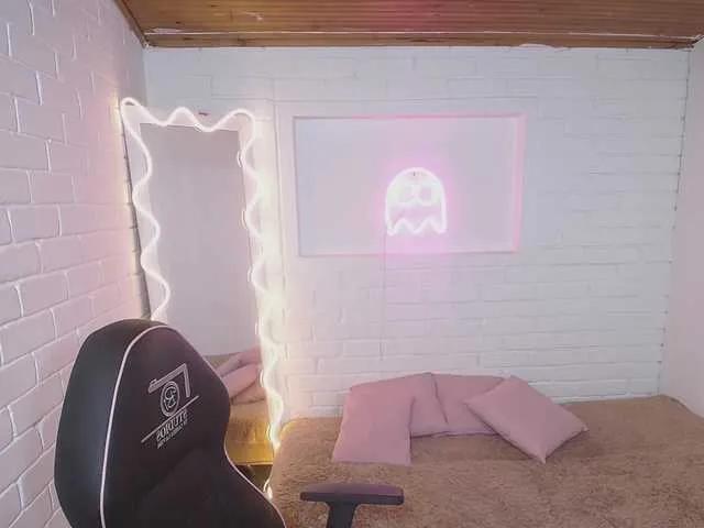 Offline Chiara-tay on BongaCams