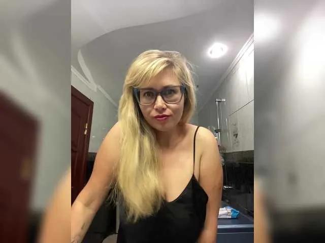 Offline Crystal00Girl on BongaCams