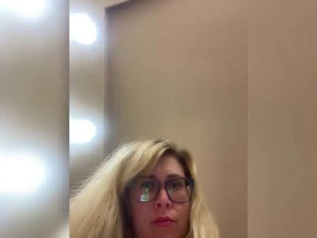 Offline Crystal00Girl on BongaCams