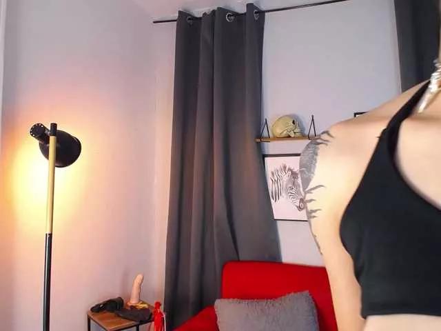 Offline DakariaHills on BongaCams