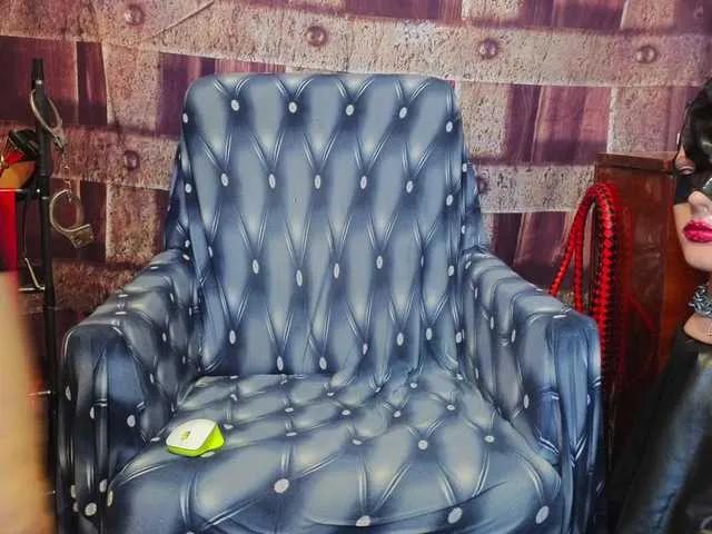 Offline deluxekinky on BongaCams