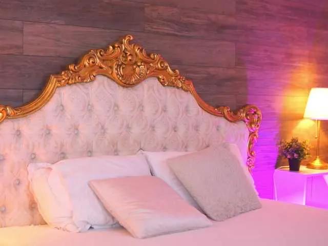 Offline EllieRedd on BongaCams