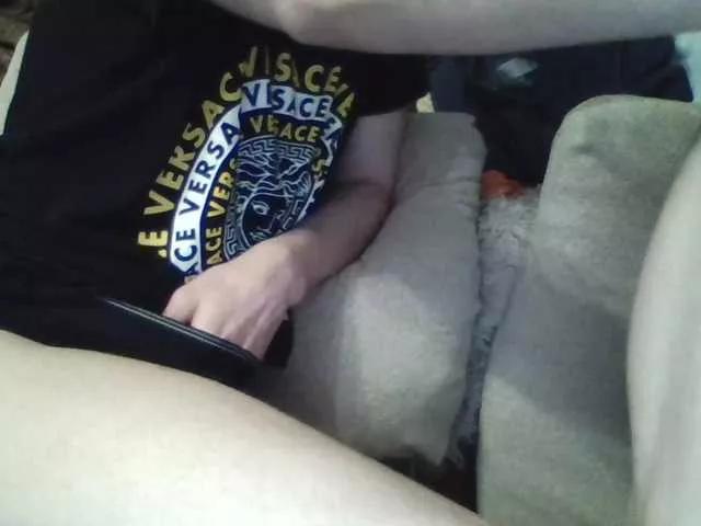 Offline Emmalove13 on BongaCams