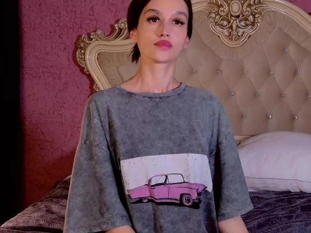 Freechat enchantressss on BongaCams