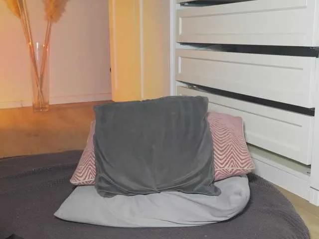 Offline HotBella on BongaCams