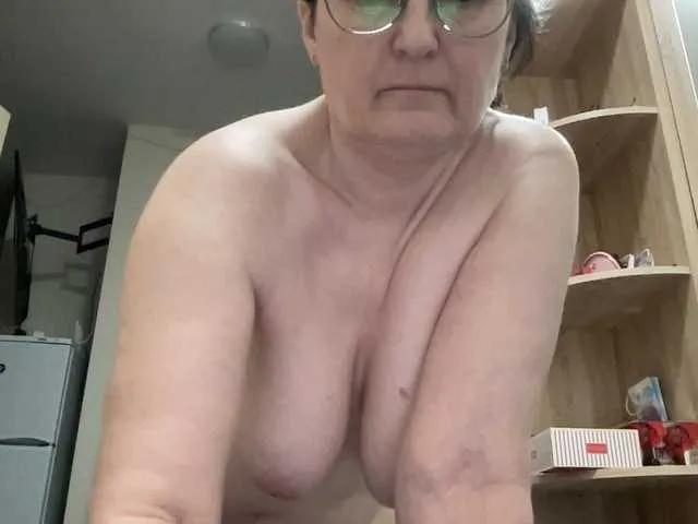 Freechat HotMilfPussy on BongaCams