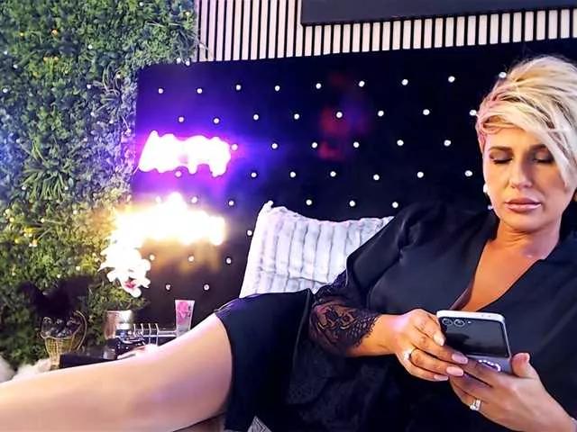 Offline InannaIshtar1 on BongaCams