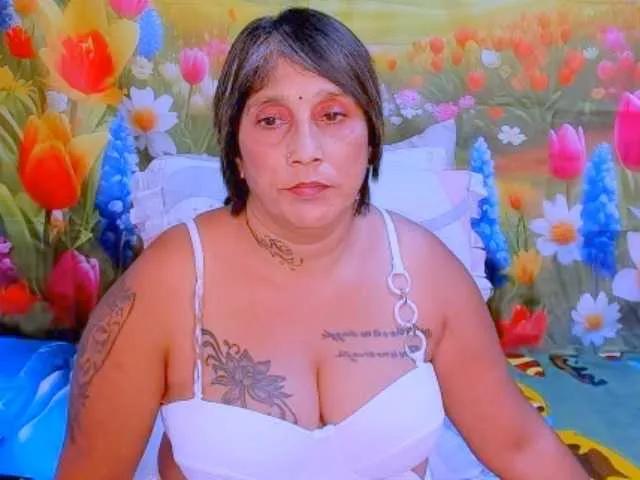 Freechat indianroxy on BongaCams