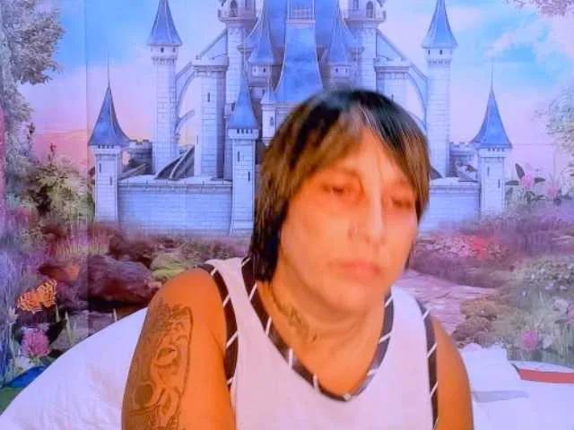 Freechat indianroxy on BongaCams