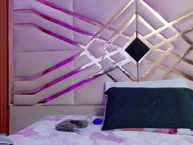 Offline kinkyhousewifee on BongaCams