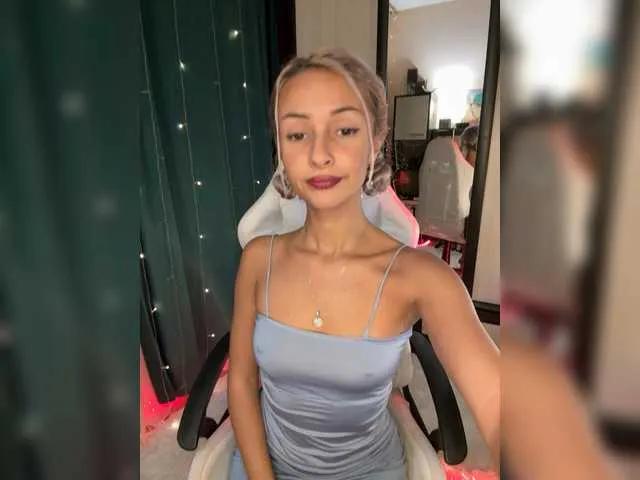 Offline KiraWhite on BongaCams