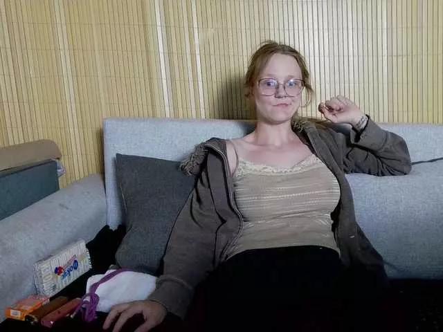 Offline LeniFuchs on BongaCams