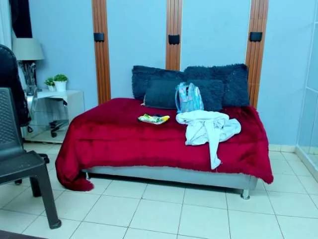 Offline leslieanddrako on BongaCams