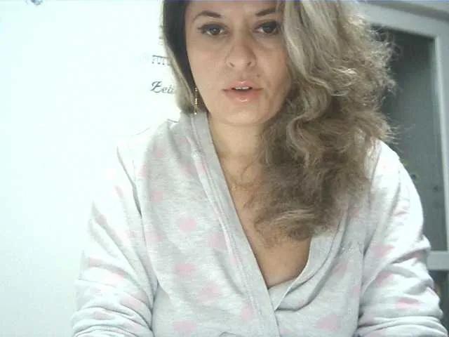 Offline lionessmom on BongaCams