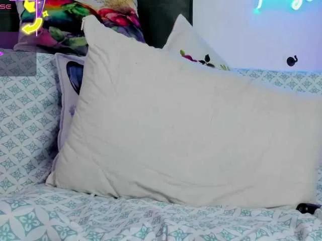 Offline manu-monroe on BongaCams