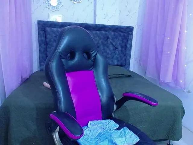 Offline mia-thommson on BongaCams