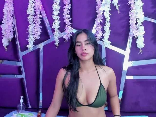 Offline MiaaDavis on BongaCams