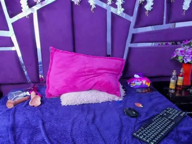 Offline MiaaDavis on BongaCams