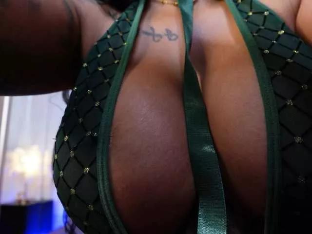 Offline Oddetteblackk1 on BongaCams