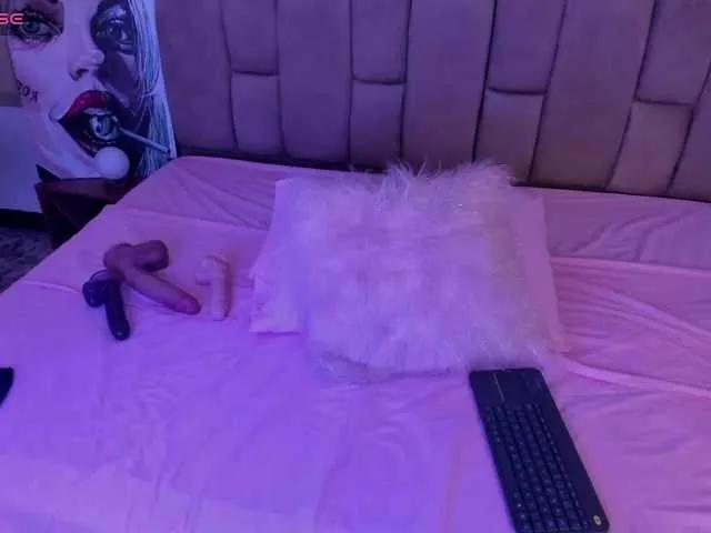 Offline RavynRouge on BongaCams