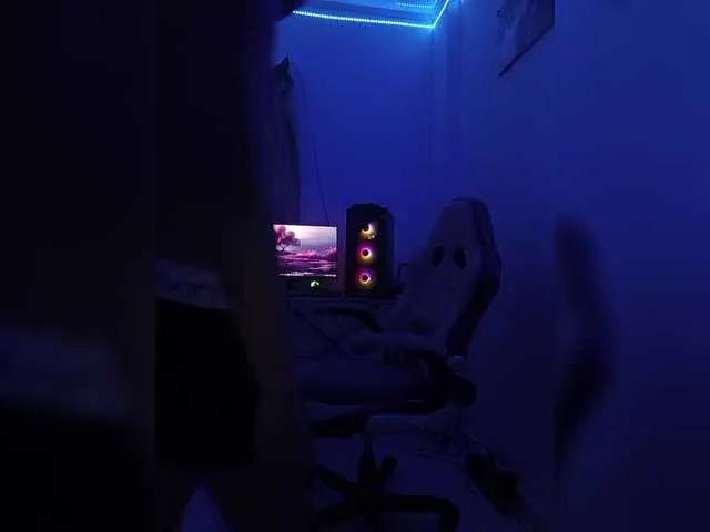 Offline ROOMEXOTIC11 on BongaCams