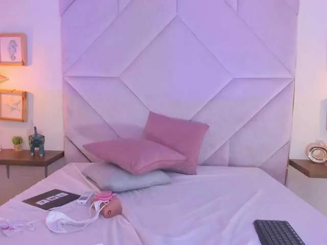 Offline roxana-mill on BongaCams