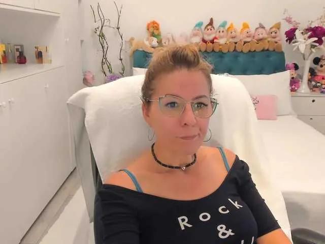 Offline SalomeJade on BongaCams