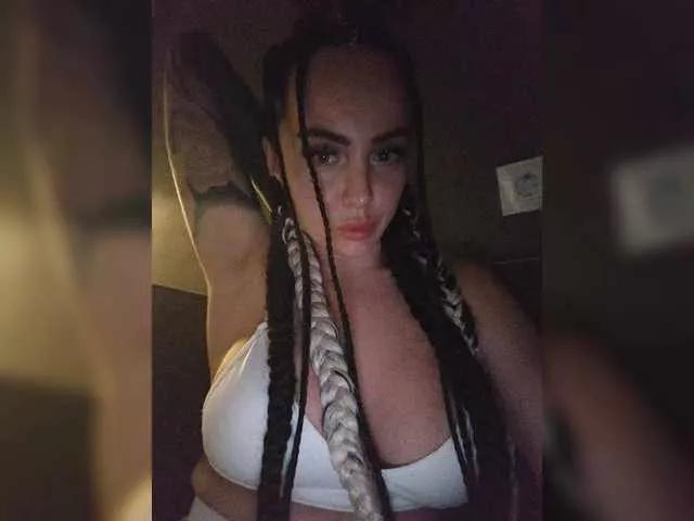 Offline your-red-wine on BongaCams