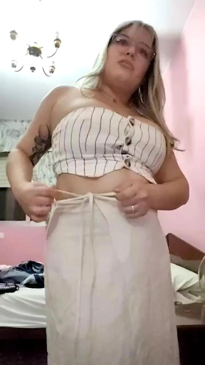 Offline 18Pomposita on Cam4