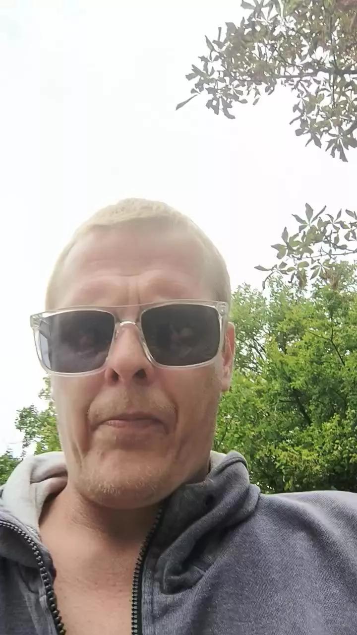 Offline 21x6cmfucking1 on Cam4