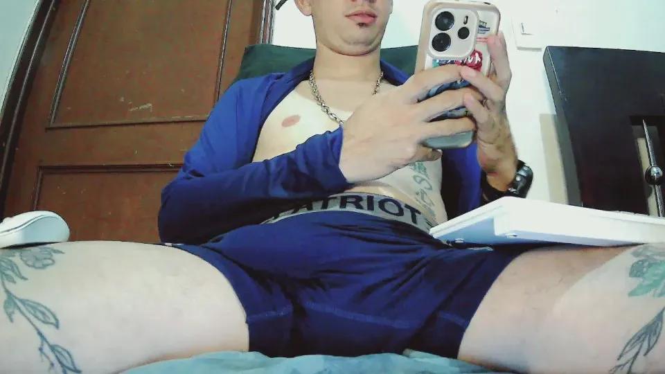 Offline 2lobo on Cam4