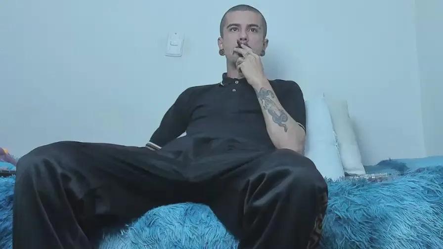 aaronbigdickxxx on Cam4 