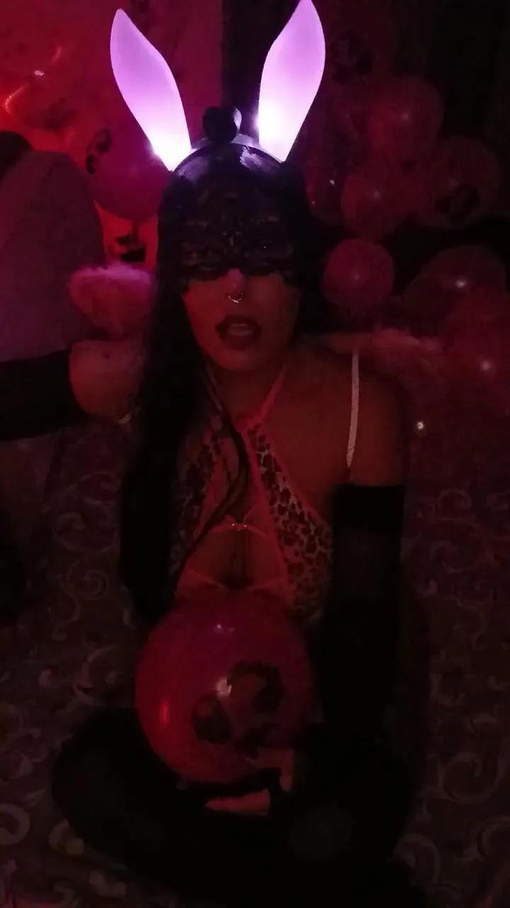 Offline Adelaide986 on Cam4