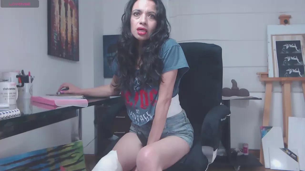 Offline Afroditarggenis on Cam4