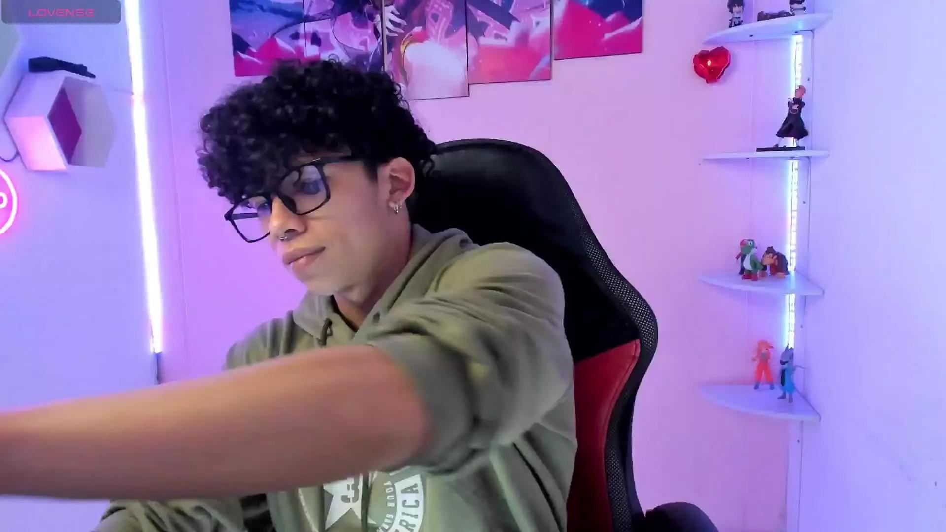 Offline Akaza_ on Cam4