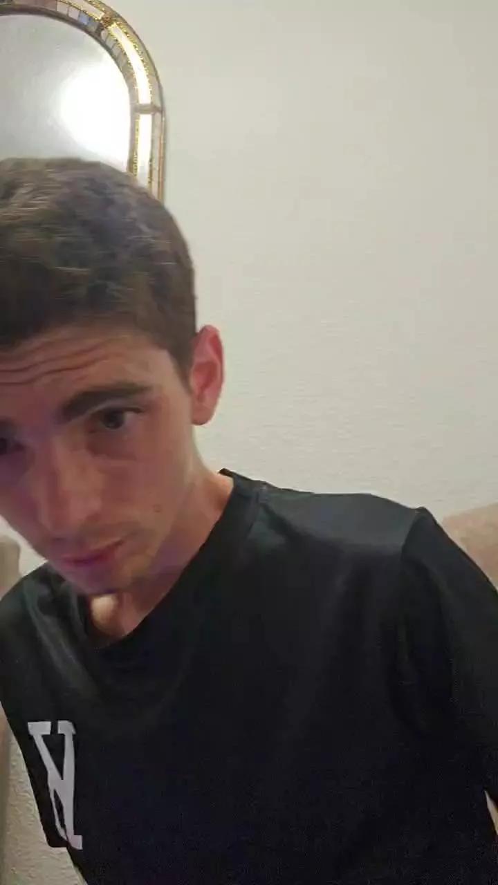 Offline albertillo2 on Cam4