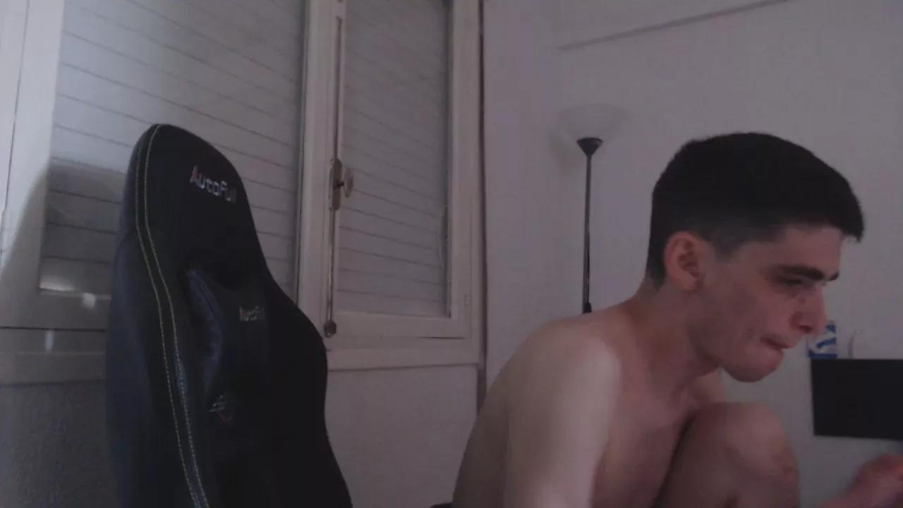 Offline albertillo2 on Cam4