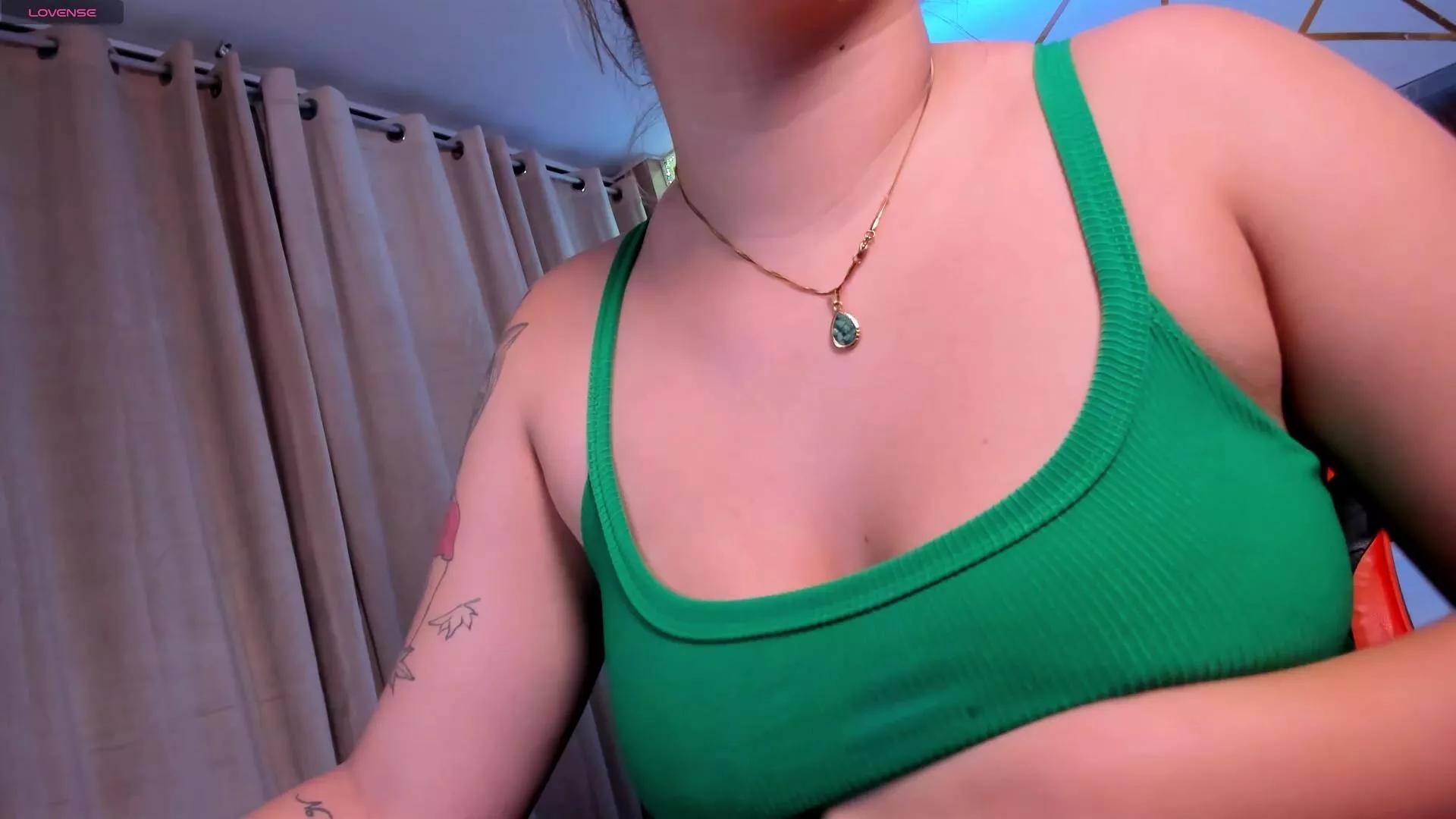 Offline AlessiaDouce on Cam4