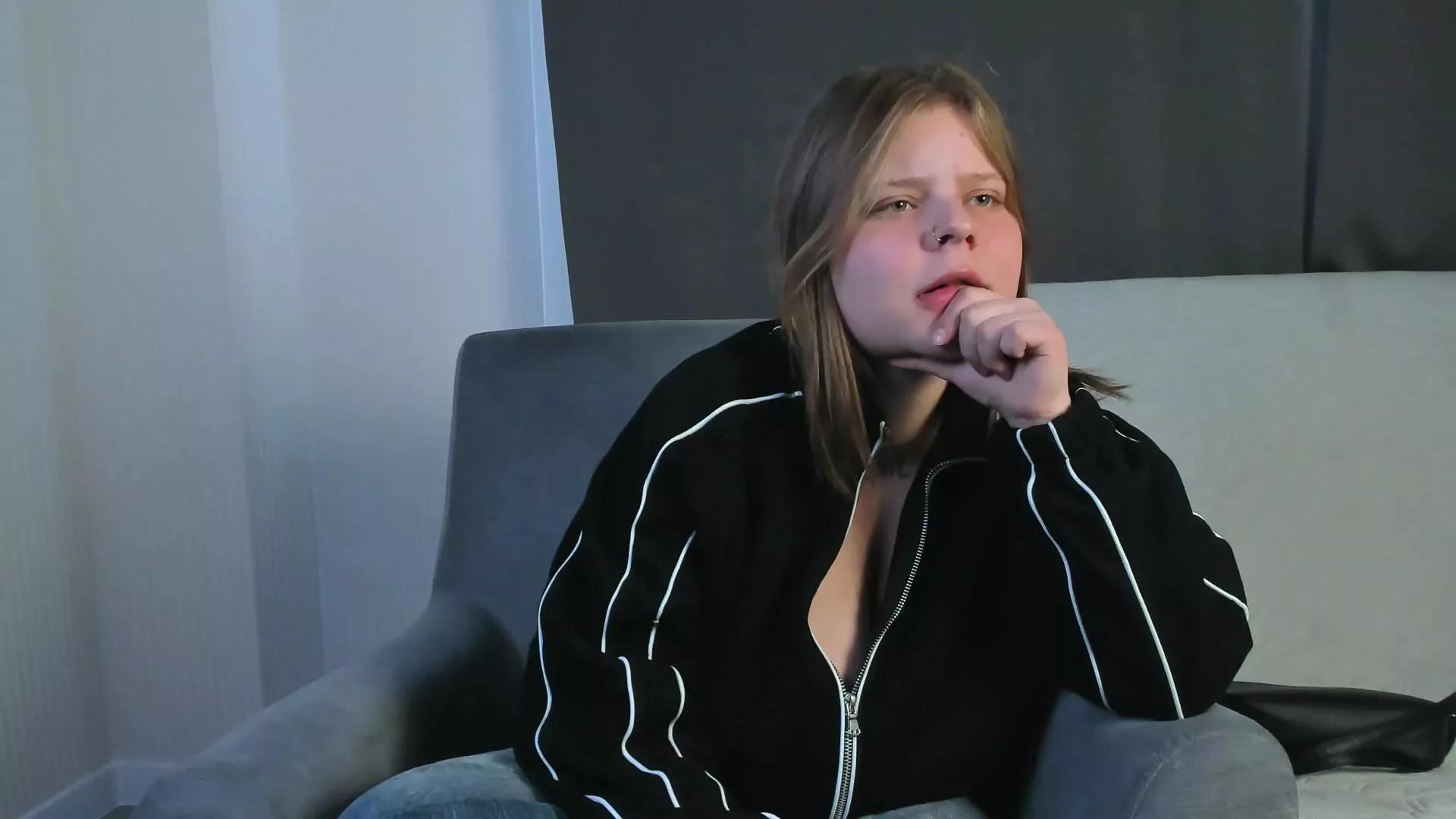 Offline Alice_bright on Cam4