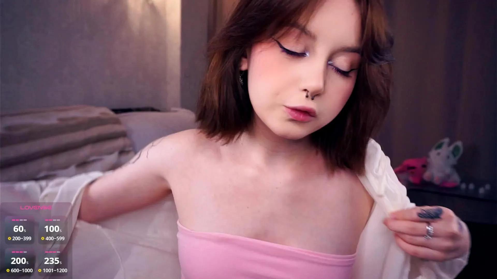 Offline AlodieCoey on Cam4