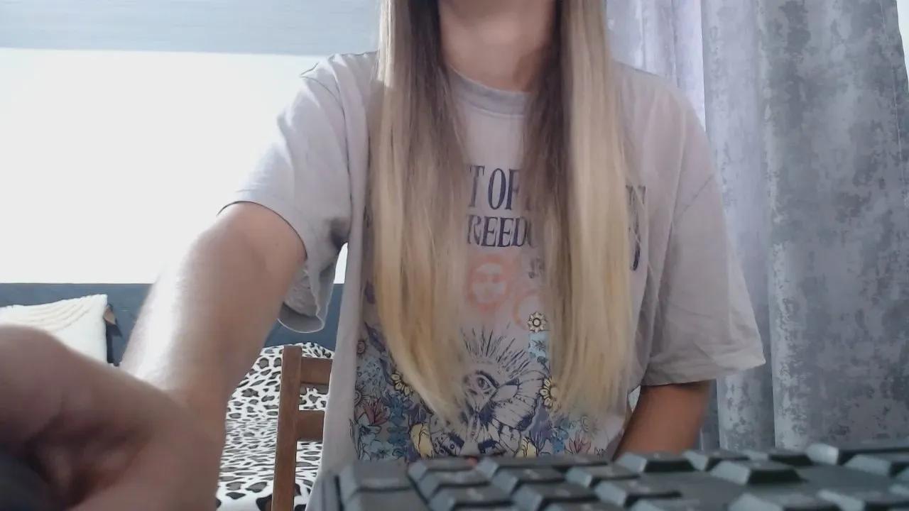 Offline Amedeia on Cam4