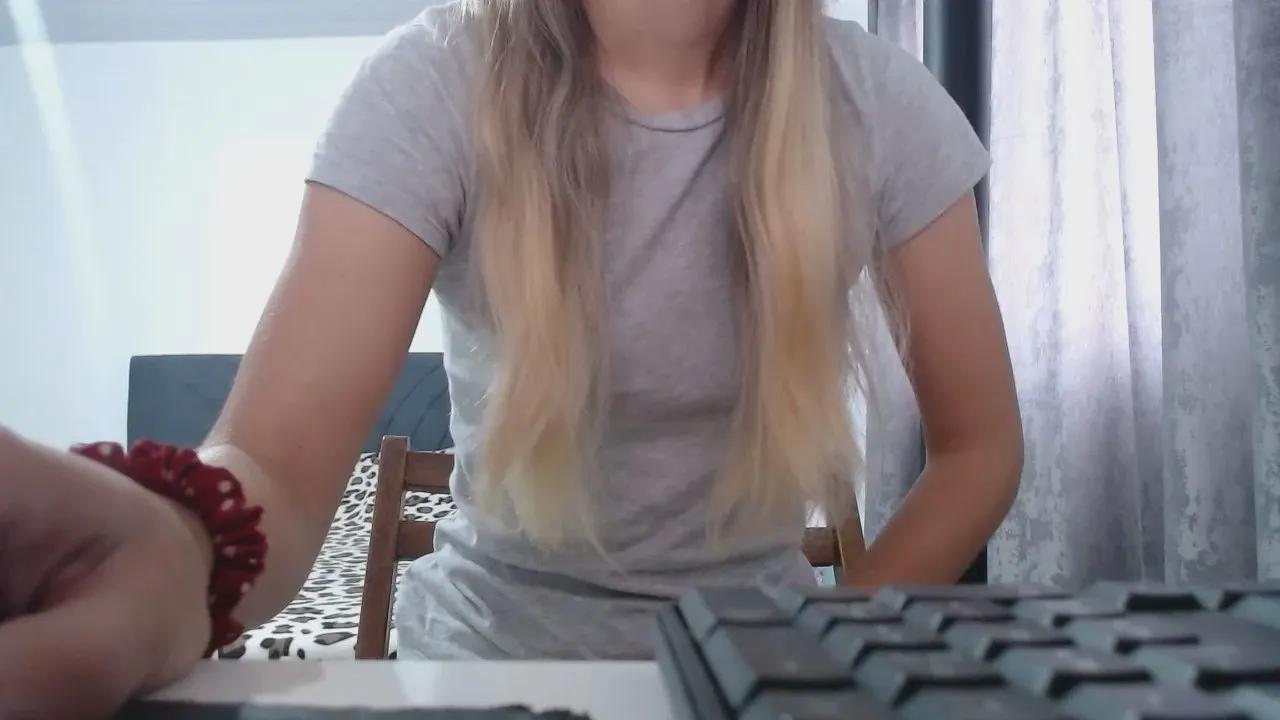 Offline Amedeia on Cam4