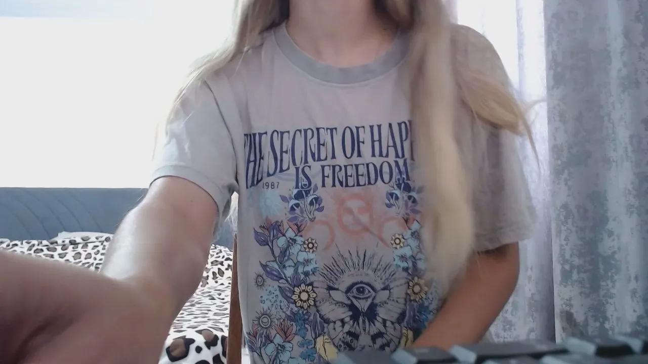 Offline Amedeia on Cam4