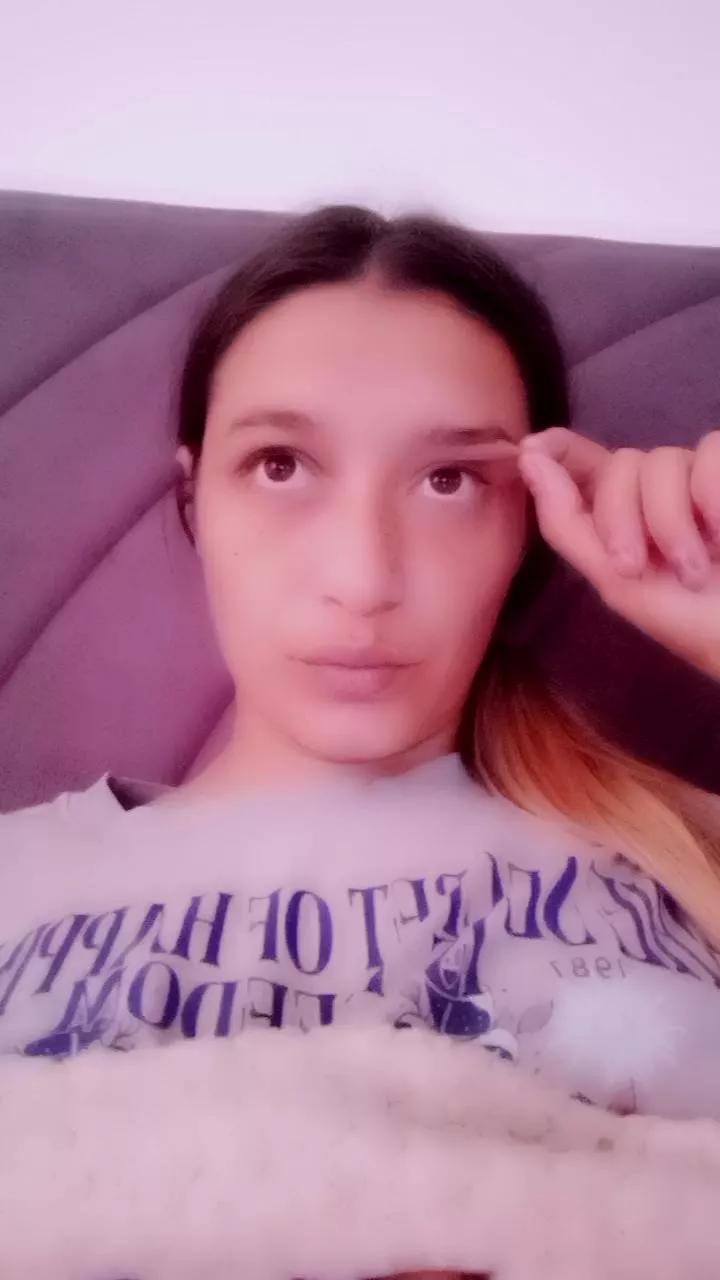 Offline Amedeia on Cam4